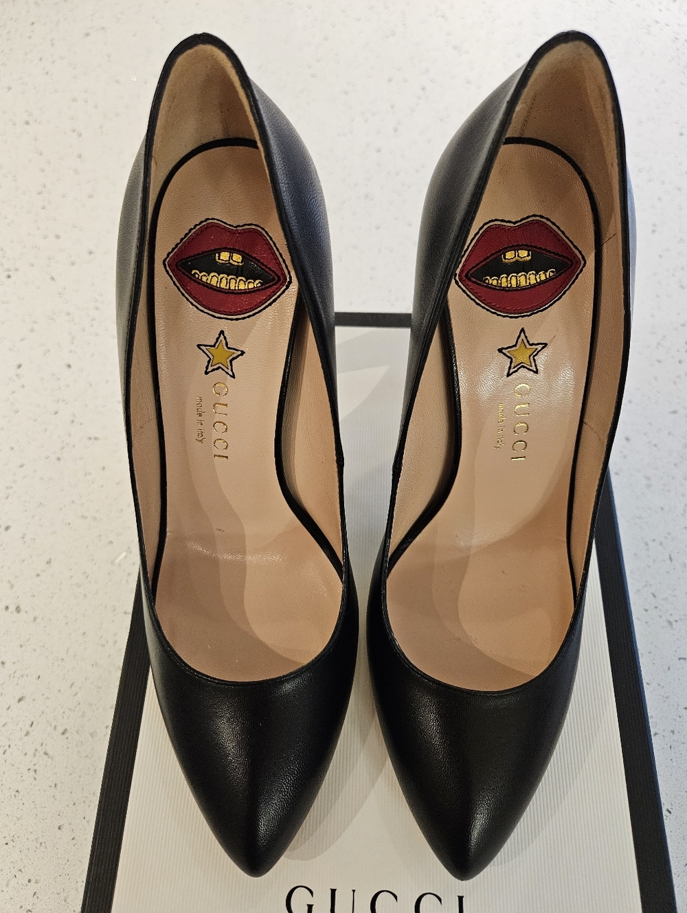 GUCCI Malaga Kid Nero Leather Pointed Toe Pumps with Red Lip Insole Detail